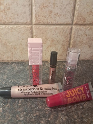 Lip gloss and lip oil set new from Ushas, ilovecosmetics, Radiant, Essence, Golden Rose