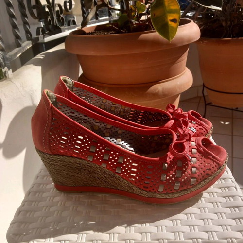 Safe Step coral platform shoes lightly used, size 38