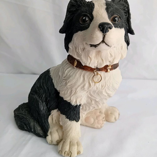 Decorative dog made of resin like new 13×13