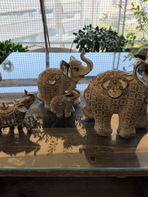 Decorative elephants like new