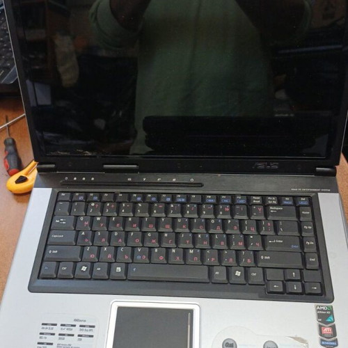Laptop Asus X50Z σαν καινούργιο με επεξεργαστή AMD και ATI γραφικά