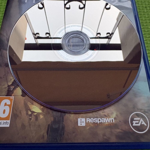 Titanfall 2 PS4 game like new, shooting