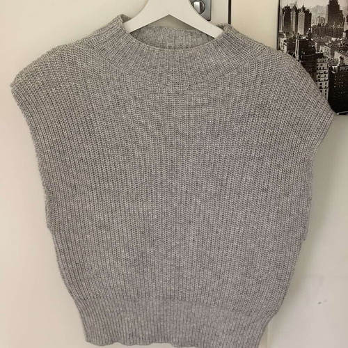 Vicolo Light Grey Knitted Top like new with Padded Shoulders