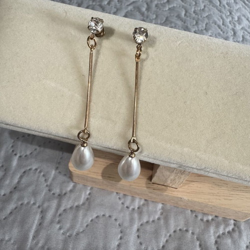 Dangling earrings with pearl drops like new, gold tone