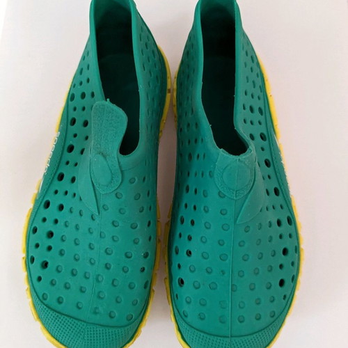 Speedo water shoes used, size 25, green