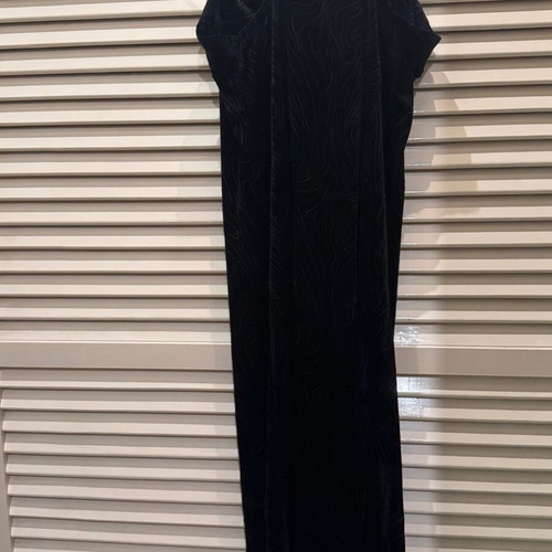 Black velvet dress Funky Buddha new midi