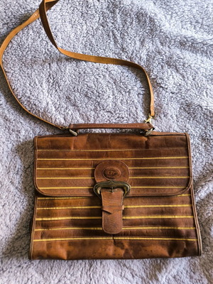 Vintage leather shoulder bag 40 years used, brown