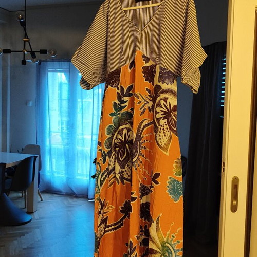 Dress striped top floral bottom V-neck short wide sleeve like new, size S/M