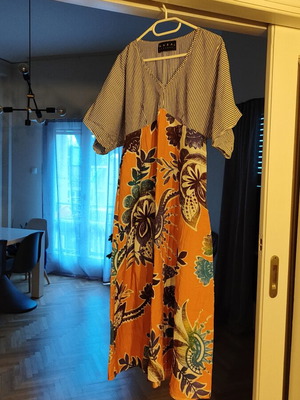 Dress striped top floral bottom V-neck short wide sleeve like new, size S/M