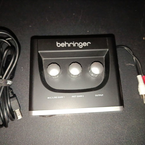 Behringer Uforia UM2 audio interface like new