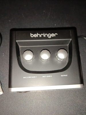 Behringer Uforia UM2 audio interface like new