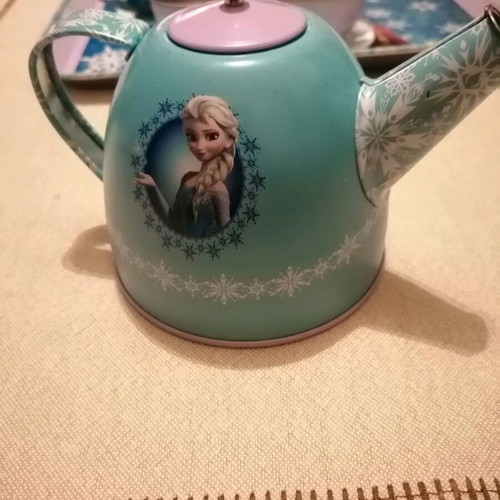 Frozen Disney playset with tray, teapot and cups like new