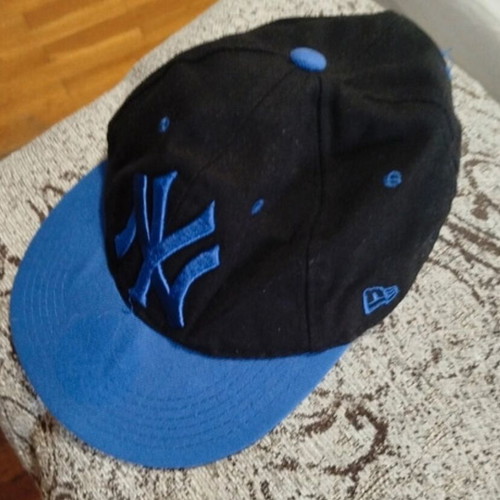 Unisex hat like new, size 58