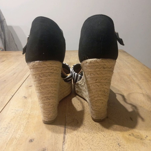 Espadrilles like new with animal print design and suede texture