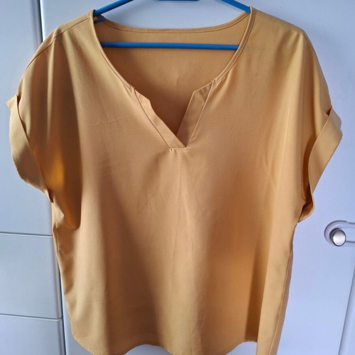 Yellow croqui short-sleeve blouse Large like new