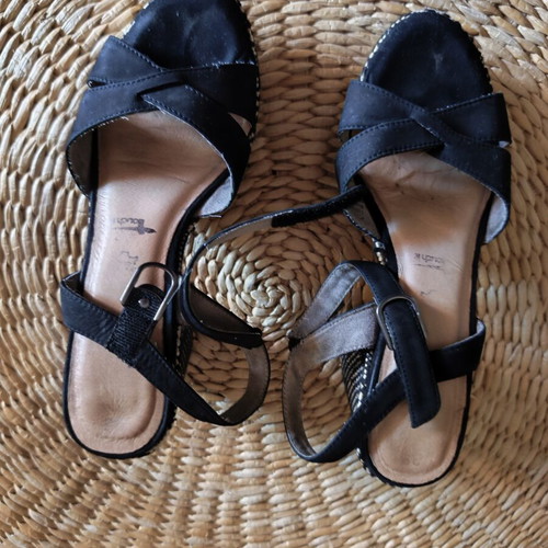 Tamaris black sandals size 38 like new