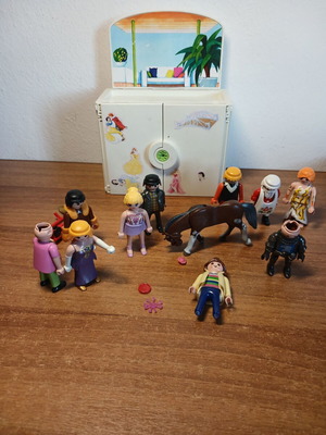 Playmobil φιγούρες και σπίτι, όλα μαζί