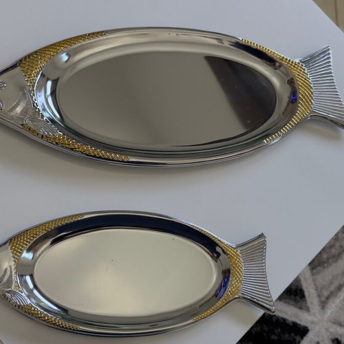 Set of 2 fish-shaped serving trays like new, stainless steel