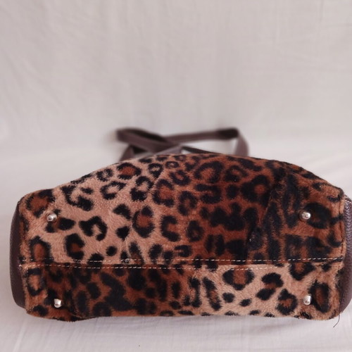 Leopard Print Handbag like new, medium size, brown