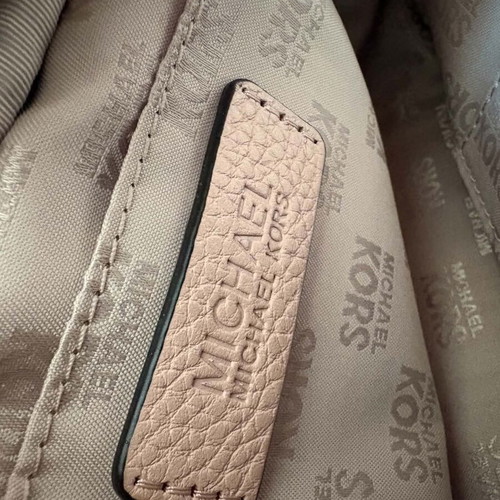 Michael Kors bag like new, soft pink color