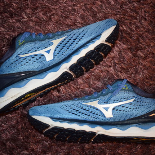 Mizuno Wave Sky 3 running shoes size 45 like new blue and white