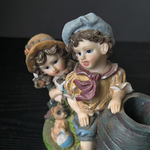 German figure of beautiful children, like new, polyrisin 14/14