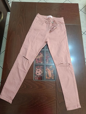 Pink Woman ελαστικό τζιν παντελόνι εφαρμοστό νούμερο 38 σαν καινούργιο, σκισίματα στα γόνατα
