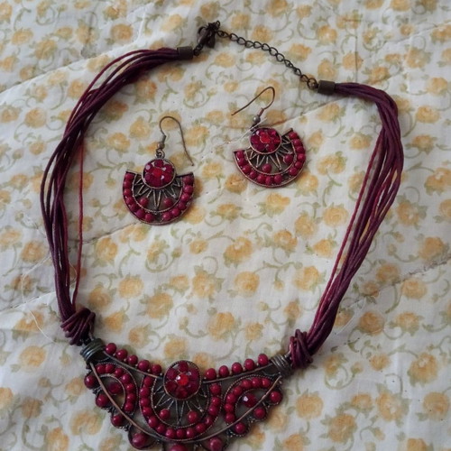 Necklace and earrings used with red stones