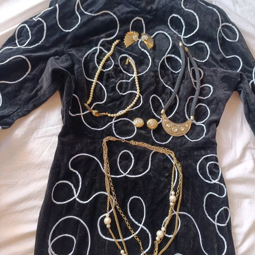New Vogue Vintage Black Velvet Pencil Dress like new, size Medium