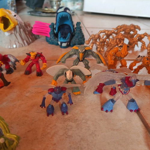 Gormiti collection used with figures and cards