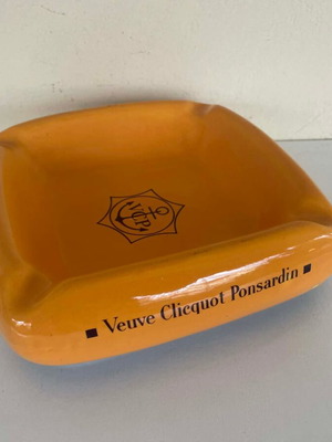 Veuve Clicquot Ponsardin Champagne ashtray used 20x20cm with chip