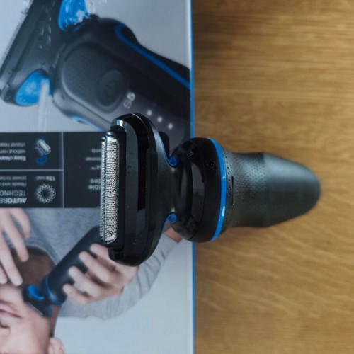 Braun Series 5 EasyClean shaver like new