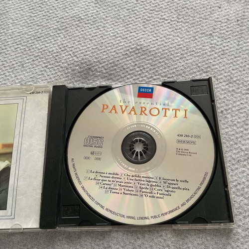 The Essential Pavarotti CD like new