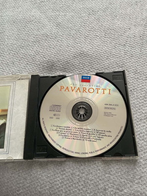 The Essential Pavarotti CD like new