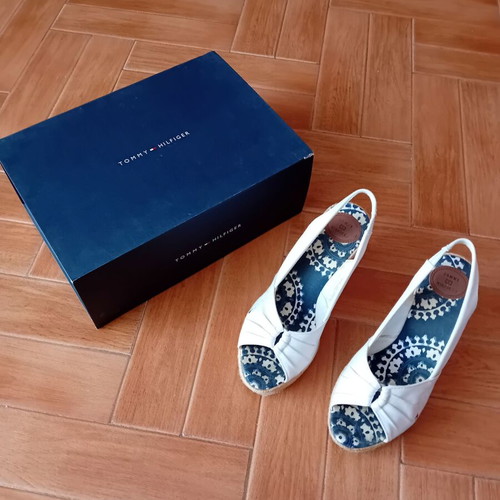 Tommy Hilfiger women's platform shoes size 39 white like new