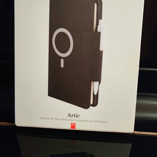 Sharp Ασύρματος Φορτιστής 10W και Powerbank 8000mah με θήκη και σημειωματάριο Α5 νέο