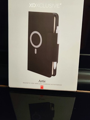 Sharp Ασύρματος Φορτιστής 10W και Powerbank 8000mah με θήκη και σημειωματάριο Α5 νέο