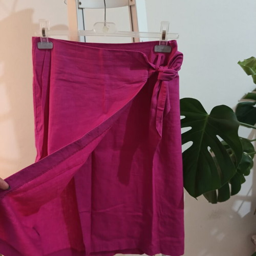 Calliope pink skirt with split and bow size S like new