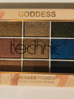 Παλέτα σκιών Technic Goddess καινούργια με γκλιττερ