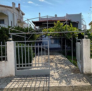 μονοκατοικία με 2 ξεχωριστά σπίτια σε οικόπεδο 525τμ στα Πολιτικά της Εύβοιας, 97 χλμ από την Αθήνα