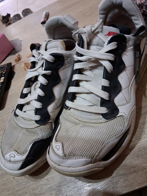Nike athletic shoes like new, white, size 44