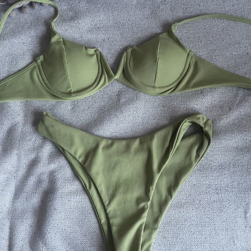 Bikini top and bottom like new, green, size S