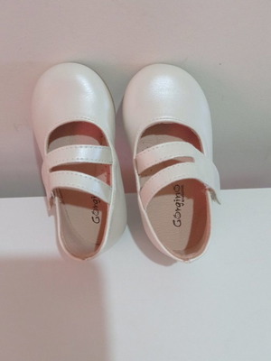 Βρεφικά παπούτσια μεταχειρισμένα σε μπεζ-χρυσό χρώμα