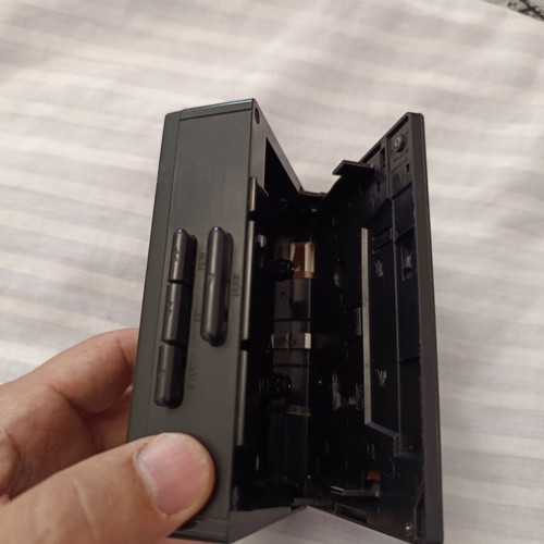 TOSHIBA KT4521 radio cassette player for repair or parts