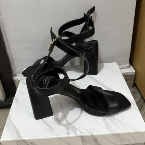 Black leather sandals used, 9 cm heel, size 37