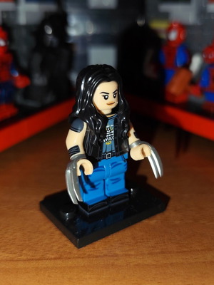 X-23 Laura Kinney φιγούρα Marvel με βάση και ασημένια νύχια