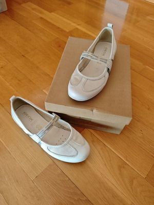 Дамски бели балерини Geox употребявани, кожени, номер 37