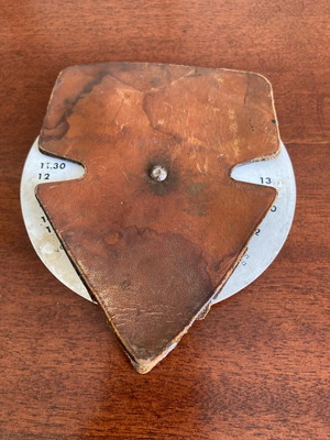 Vintage συλλεκτικό parking disc μεταχειρισμένο από χαρτόνι και δέρμα