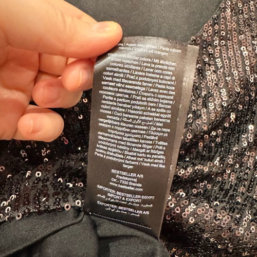 Only women's sequin blouse black size M like new