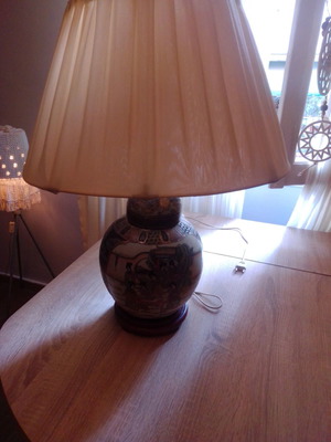 Lamp with Chinese motifs used